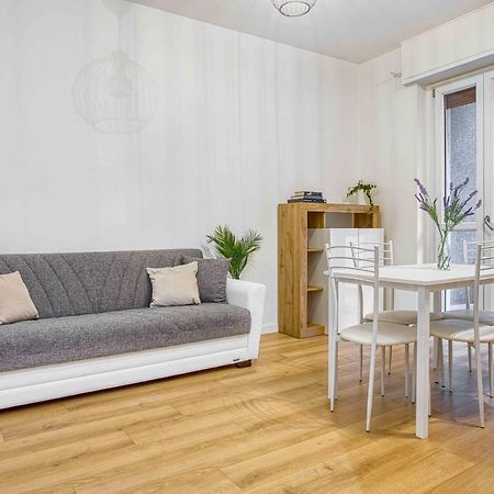 Appartamento Joivy Warm And Inviting Flat With Balcony Milano Esterno foto