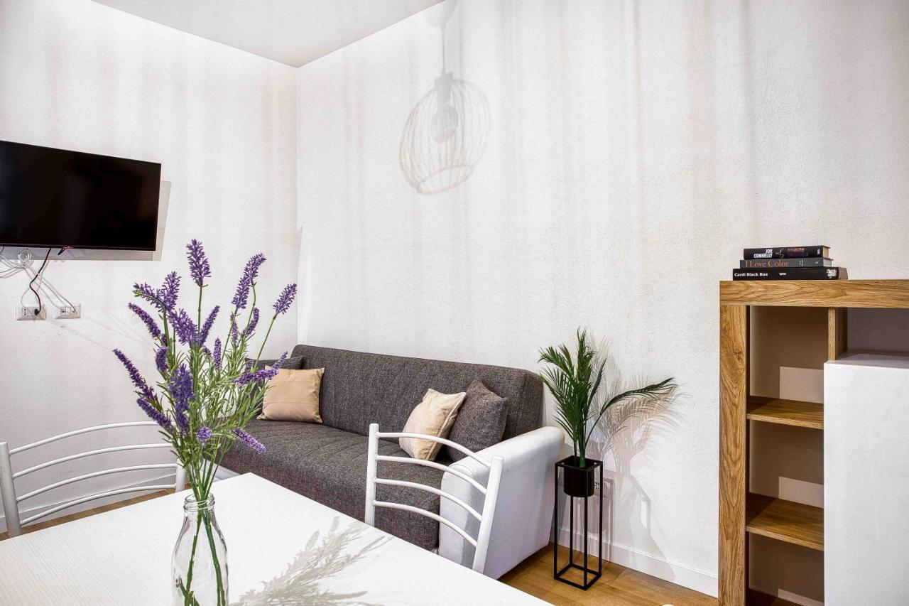 Appartamento Joivy Warm And Inviting Flat With Balcony Milano Esterno foto