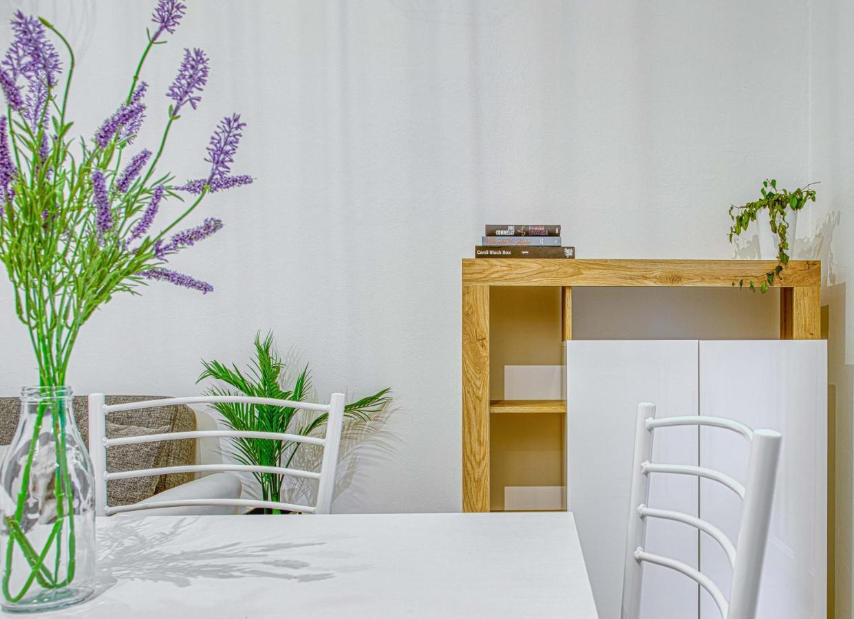 Appartamento Joivy Warm And Inviting Flat With Balcony Milano Esterno foto