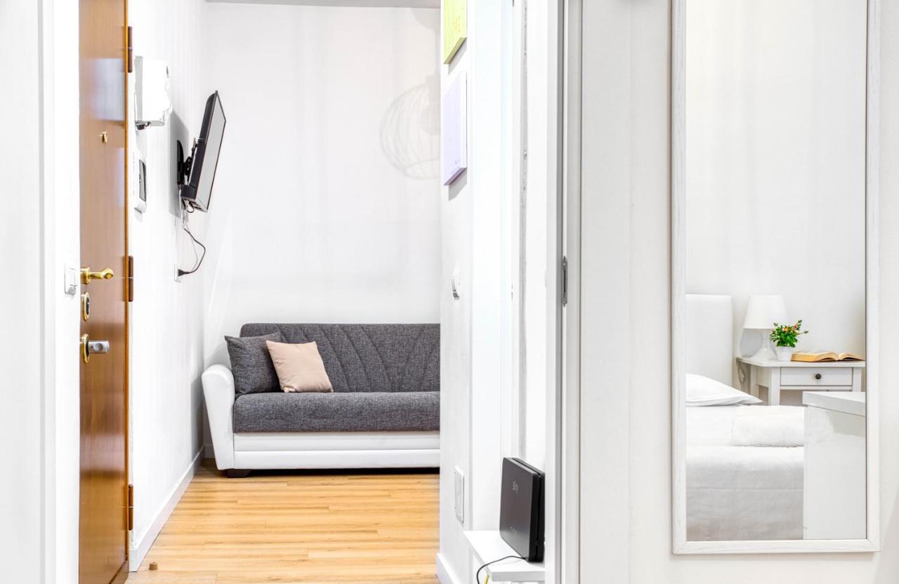 Appartamento Joivy Warm And Inviting Flat With Balcony Milano Esterno foto