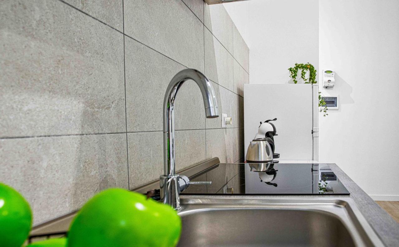 Appartamento Joivy Warm And Inviting Flat With Balcony Milano Esterno foto