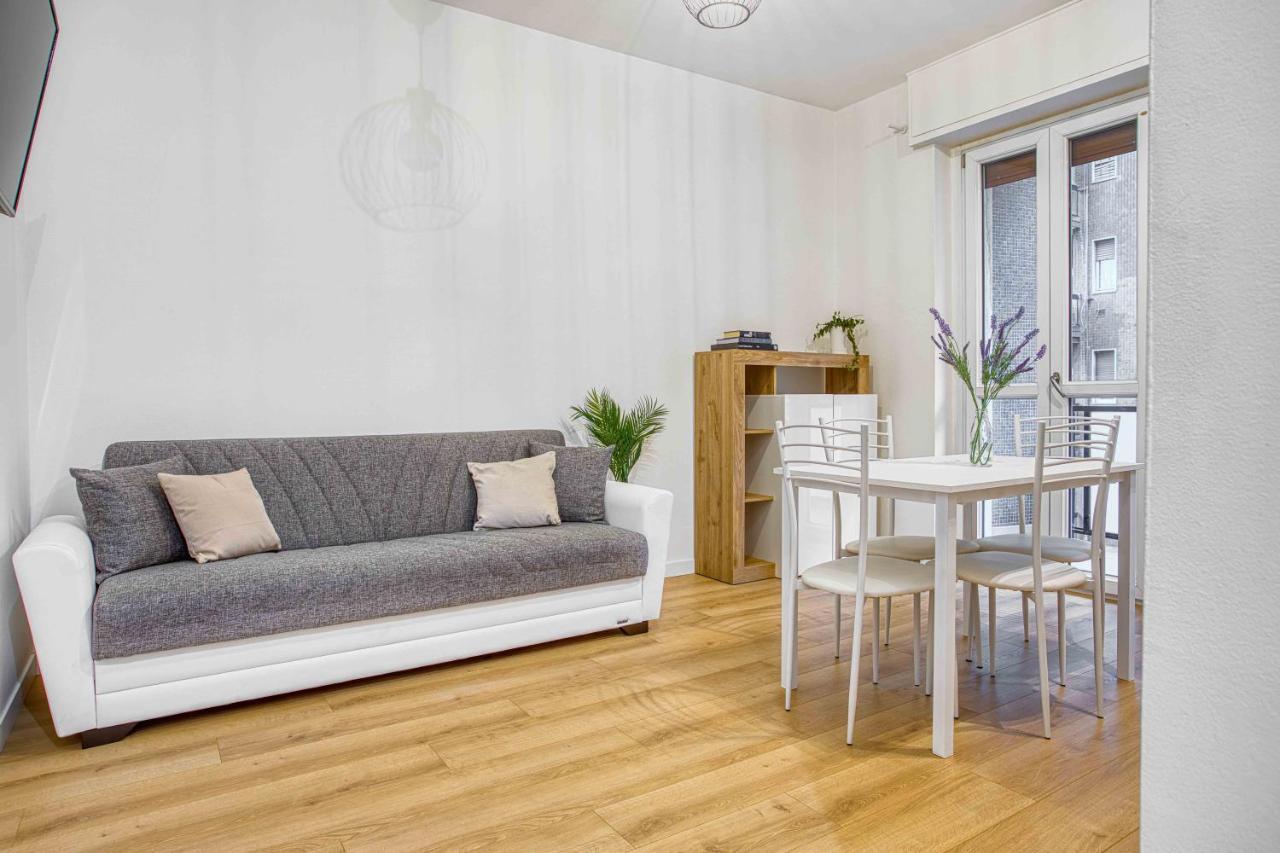 Appartamento Joivy Warm And Inviting Flat With Balcony Milano Esterno foto