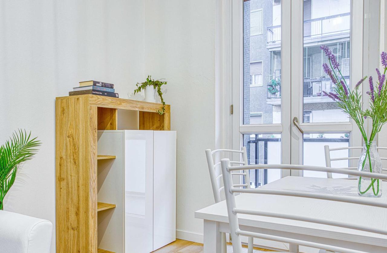 Appartamento Joivy Warm And Inviting Flat With Balcony Milano Esterno foto